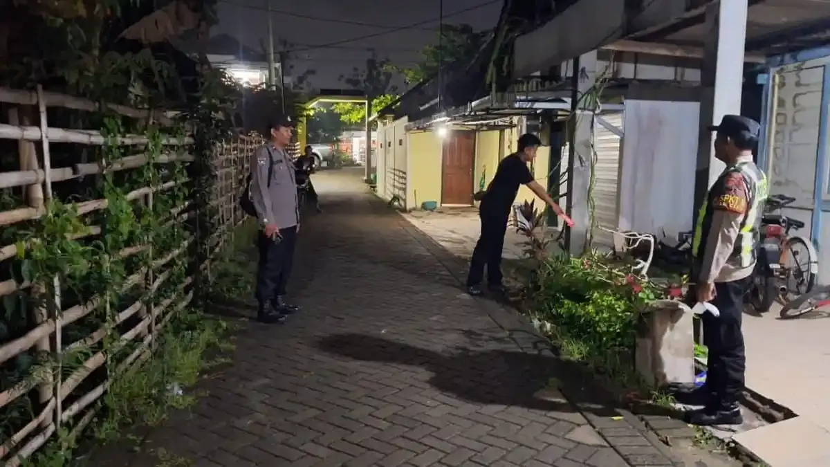 Penemuan Bayi Perempuan dalam Kardus di Depan Rumah Warga Blora