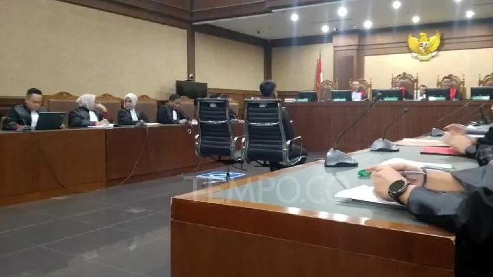 Istri Eks Panitera Ungkap Hobi dan Kendaraan Suami di Pengadilan
