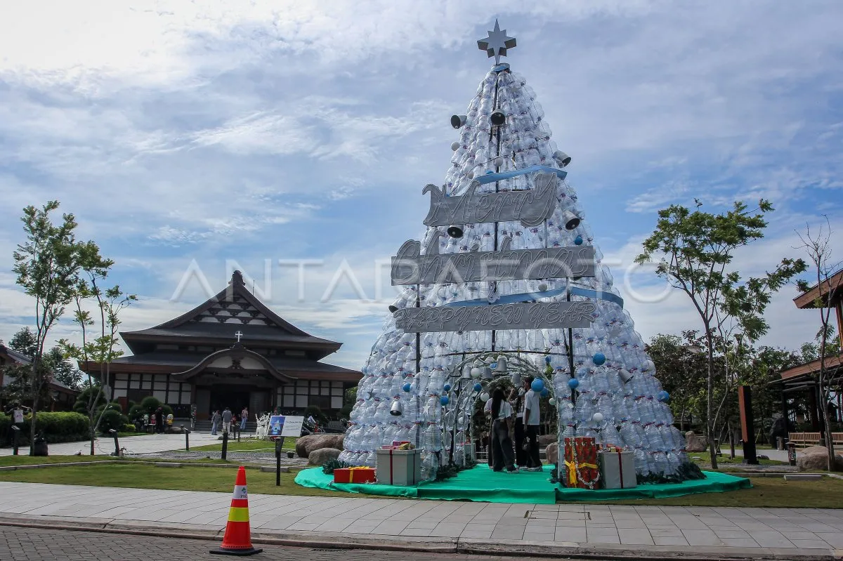 Pohon Natal Unik dari Galon Bekas di Taman Doa PIK 2