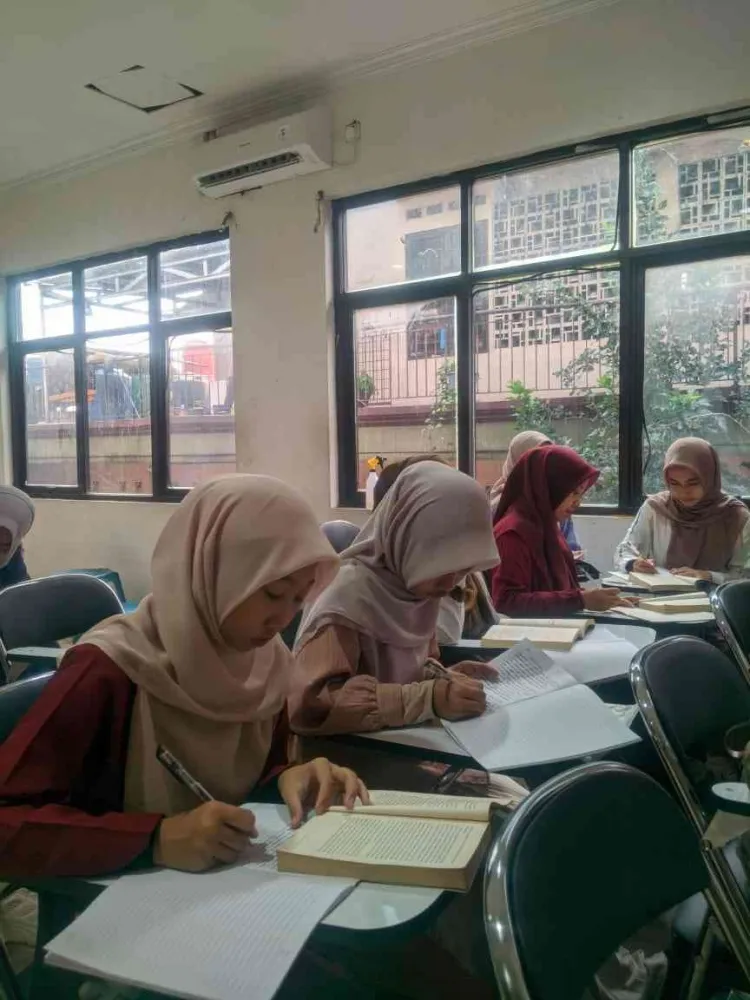 Solidaritas dan Pertemanan: Makna Baru di Kehidupan Mahasantri Khatamun Nabiyyin