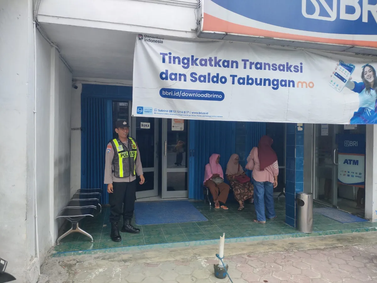 Polsek Ngraho Lakukan Patroli Kamtibmas di Bank BRI