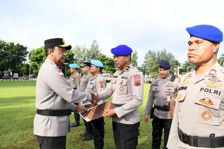 Polda NTT Gelar Upacara dan Berikan Penghargaan kepada Personel Berprestasi