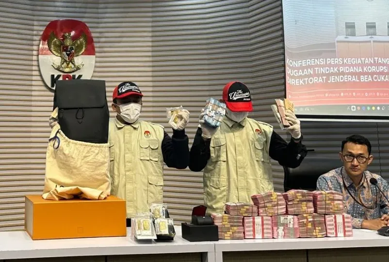 KPK Tahan John Field Terkait Dugaan Suap Impor Barang KW