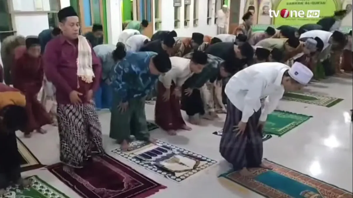 Keunikan Salat Tarawih Kilat 23 Rakaat dalam 7 Menit di Indramayu