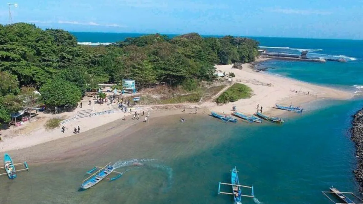 Cerita di Balik Keindahan Pantai-Pantai Garut Selatan
