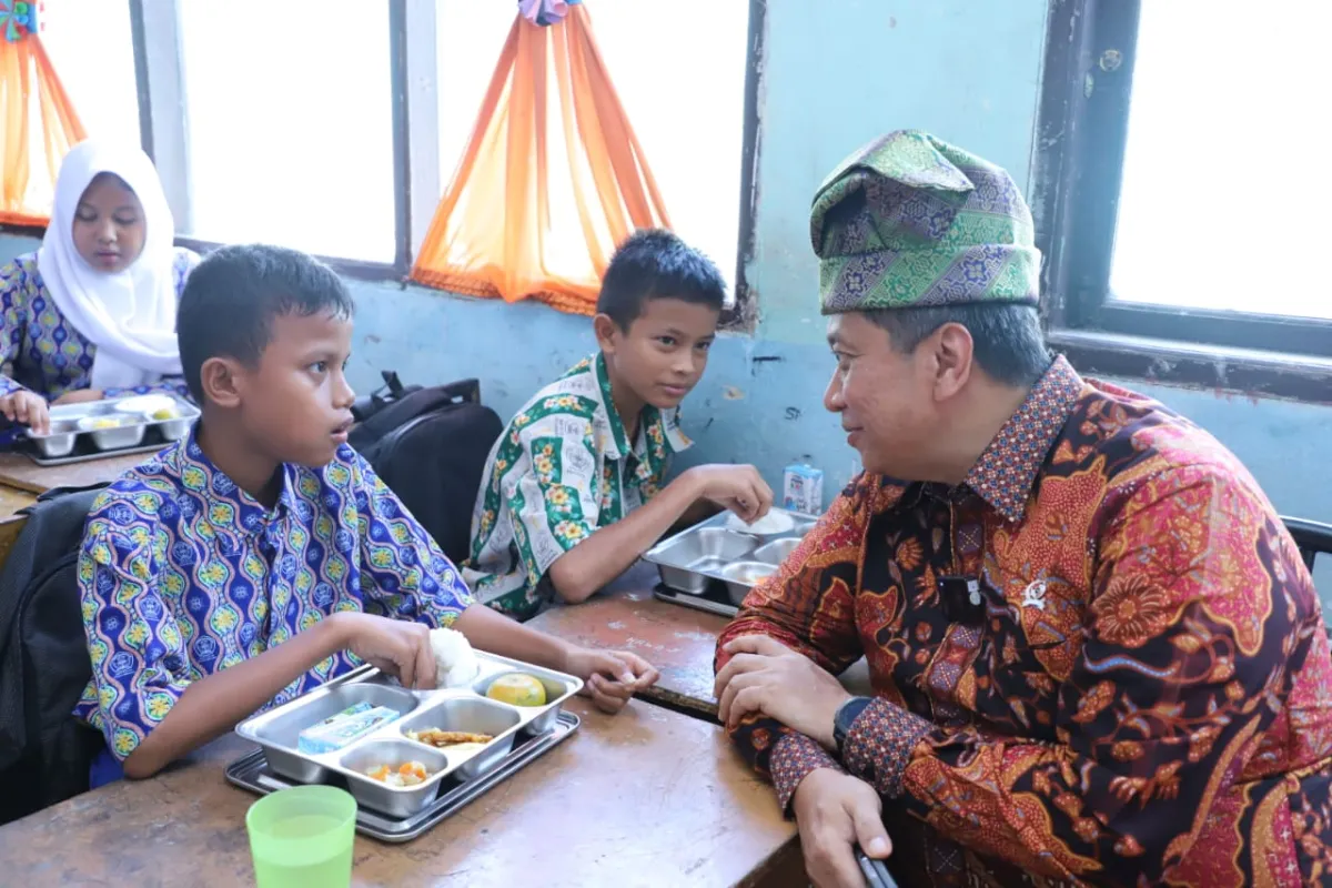 Wakil Menteri Tinjau Program Makan Bergizi Gratis di Riau