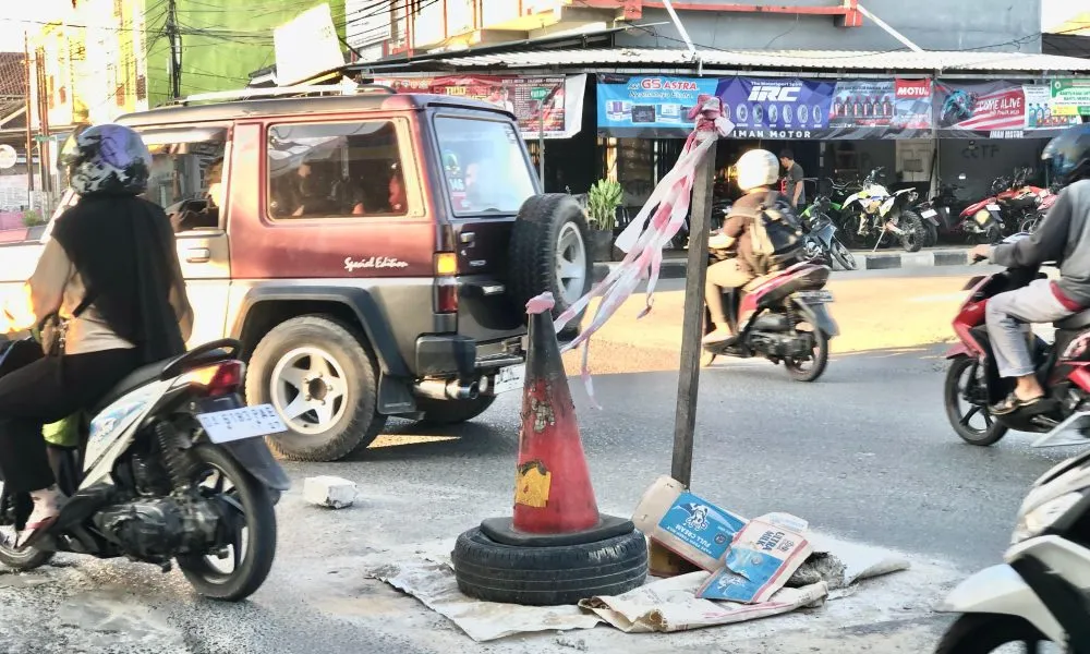 Aktivitas Truk Jadi Penyebab Utama Jalan Berlubang di Karang Anyar 1