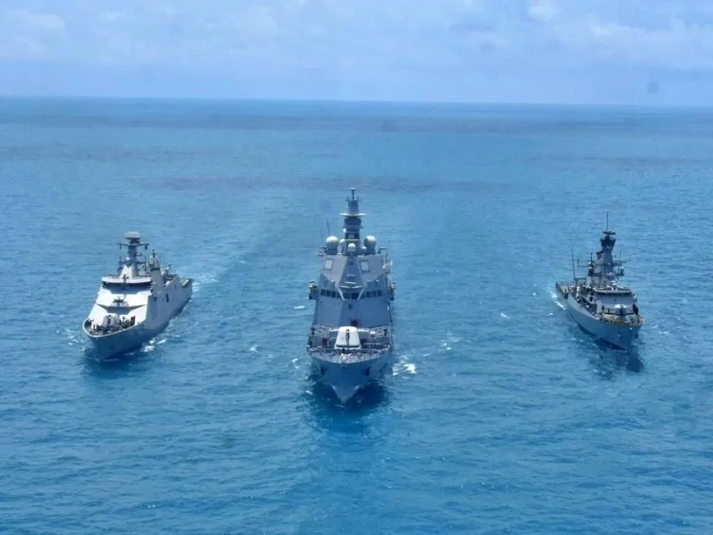 KRI Koarmada I Gelar Latihan Pertahanan Pantai di Sungailiat