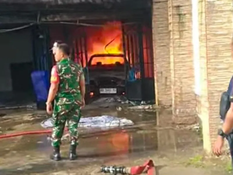Kebakaran Hebat Melanda Rumah Dinas Wali Kota Sibolga, Diduga Berasal dari Mobil