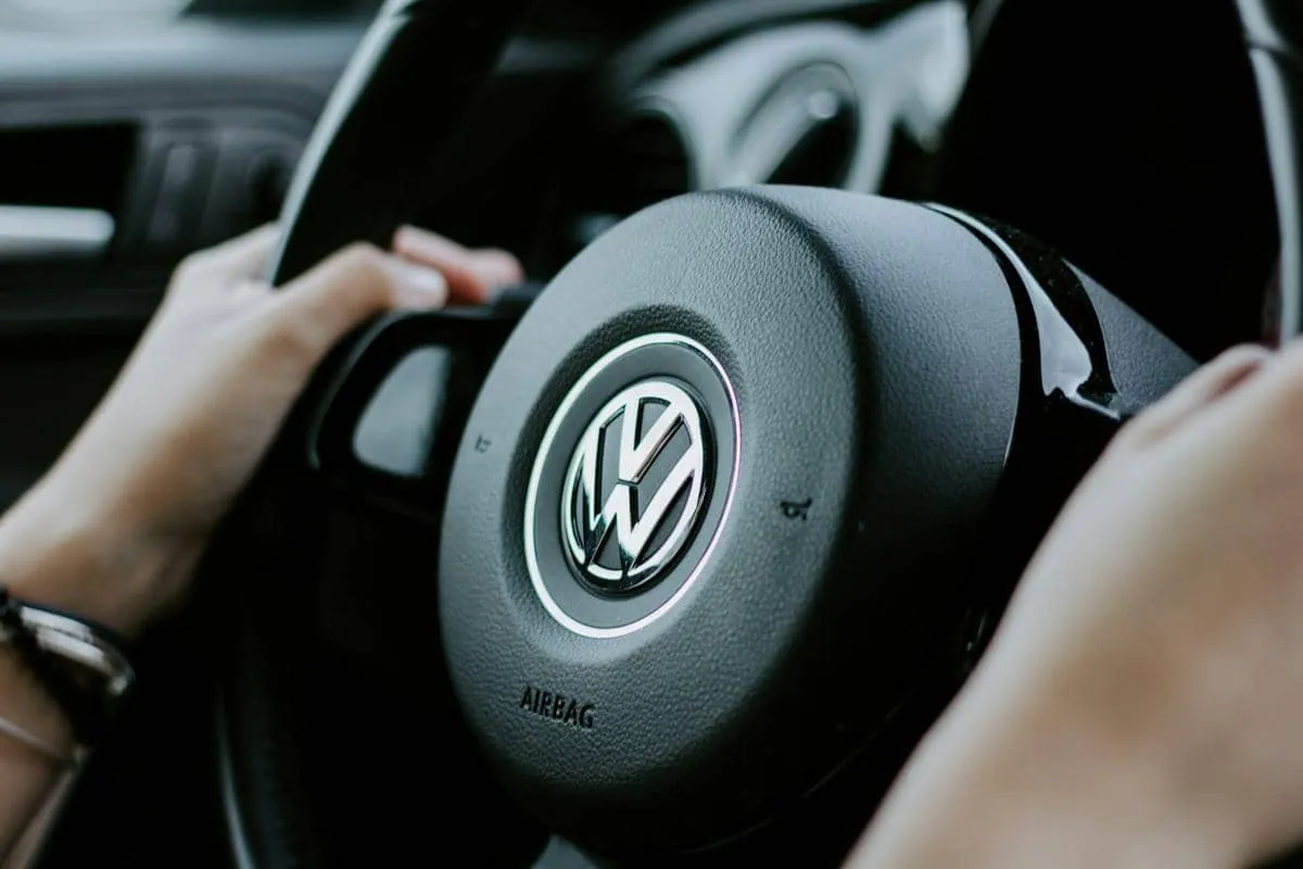 Volkswagen Rebut Posisi Teratas Penjualan Mobil Listrik di Eropa dari Tesla