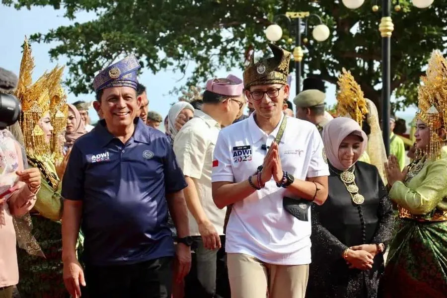 Menteri Sandiaga Uno Kunjungi Kepri: Tinjau Pembangunan Sentra Kreatif dan Sambut Wisatawan Perdana 2024
