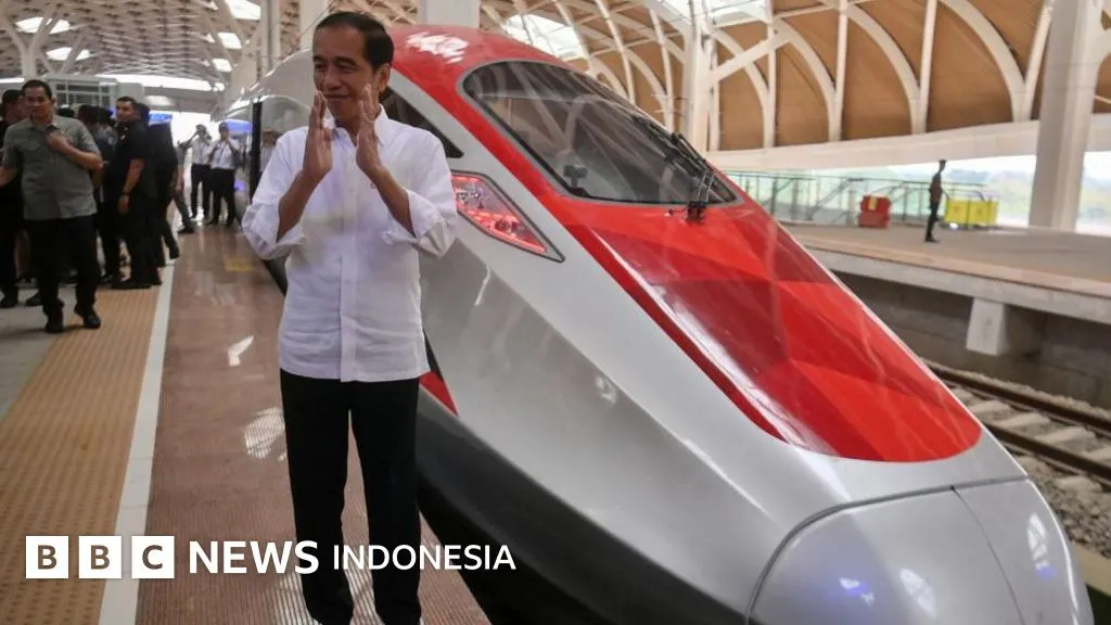 Ekonom Soroti Pembayaran Utang Kereta Cepat Pakai APBN dan Peran Danantara