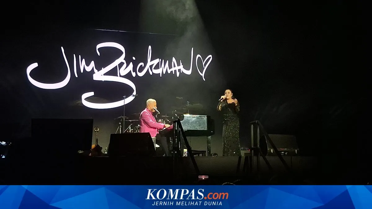 Jim Brickman Memukau Penonton di Konser 90's Intimate di Istora Senayan