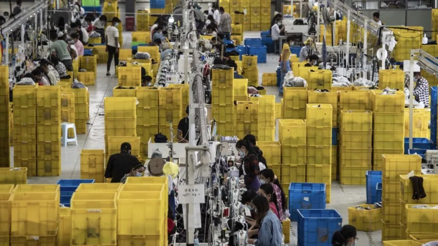 Pentingnya Solusi untuk Mengatasi Penurunan Daya Beli dan Kinerja Manufaktur di Indonesia
