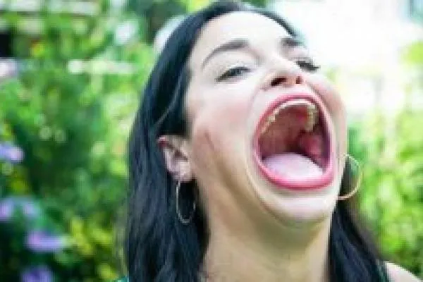Artis TikTok Samantha Ramsdell Pecahkan Rekor Mulut Ternganga Terbesar Dunia