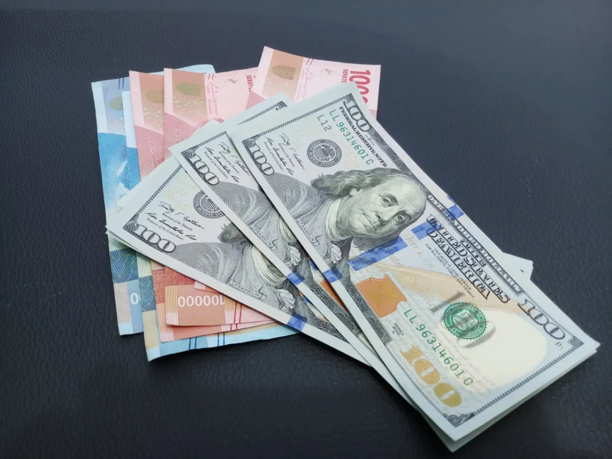 Rupiah Melemah ke Rp16.928/USD di Tengah Penurunan Dollar Global