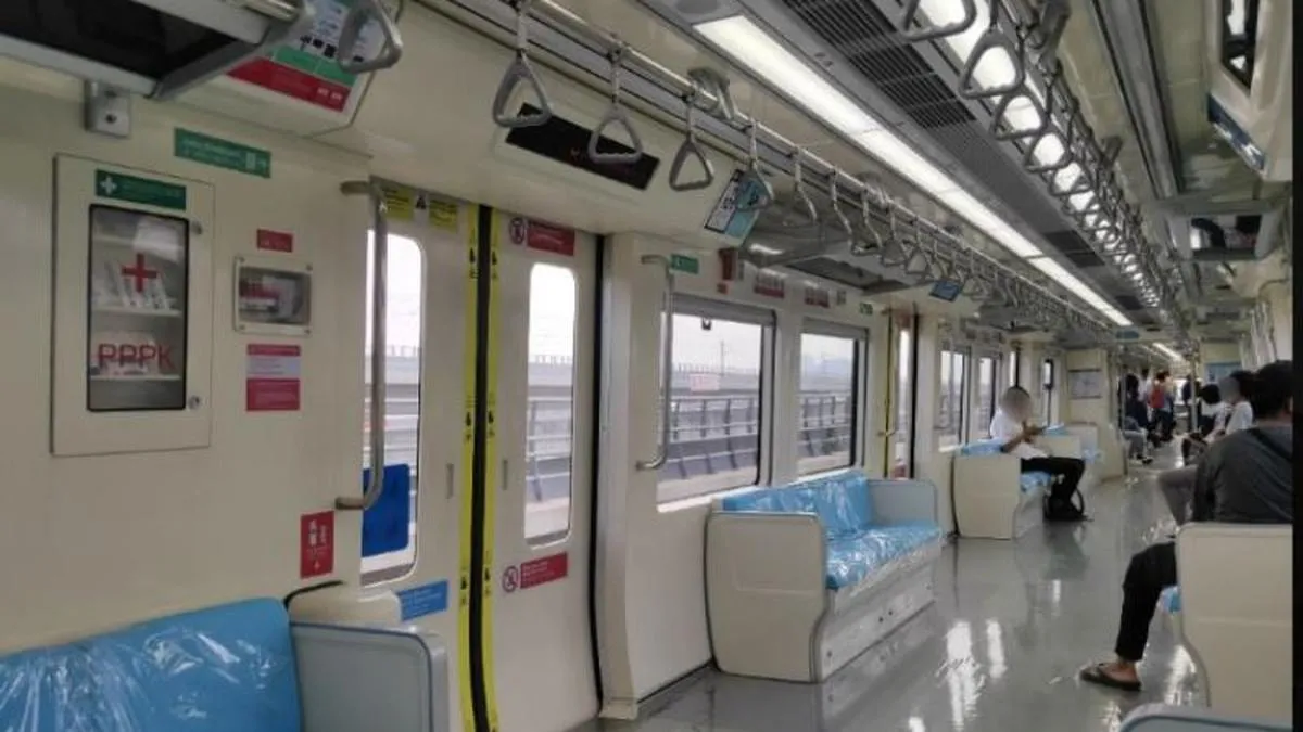 Pengalaman Penumpang LRT Jabodebek: Informasi Lengkap, Namun Pintu Pendek dan Waktu Berhenti Variatif
