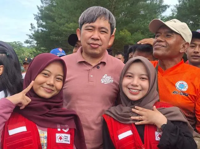Relawan PMI Jember Bersihkan Pantai Watu Ulo dalam Gerakan Cinta Pantai