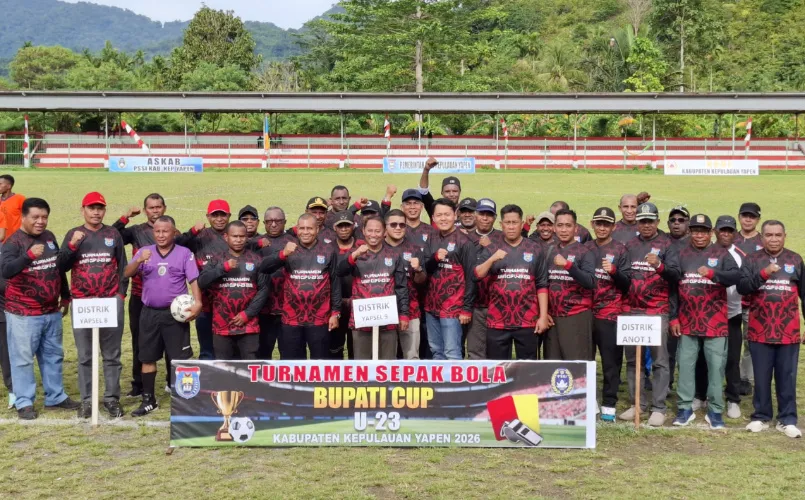 Wabup Yapen Resmikan Turnamen Sepak Bola U-23 Bupati Cup 2026