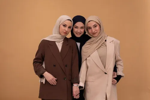 Tren Fashion Muslimah 2026: Kombinasi Gaya Natural dan Futuristik