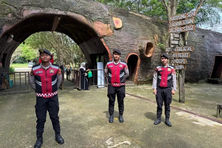 Polres Kukar Lakukan Patroli untuk Keamanan Tempat Wisata Saat Libur Imlek