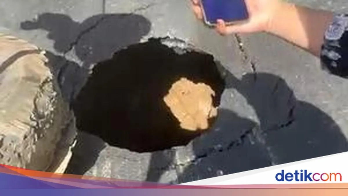 Sinkhole Sedalam 10 Meter Terjadi di Jalan Poros Maros-Bone, Sulawesi Selatan