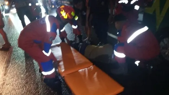 Kecelakaan Truk CPO di Palangka Raya, Polda Kalteng dan Damkar Bersihkan Jalan