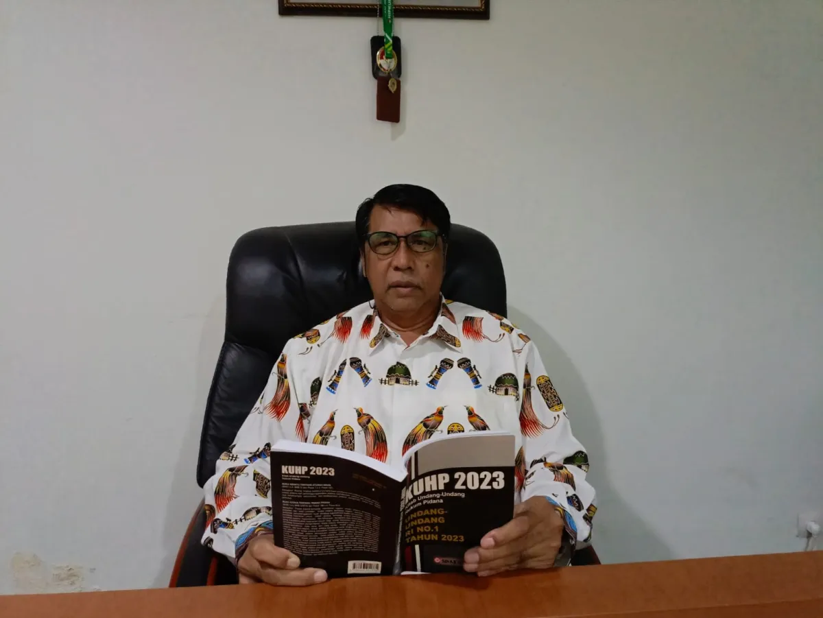 Guru Besar Hukum Soroti Kebijakan Penahanan Ijazah di Jabar