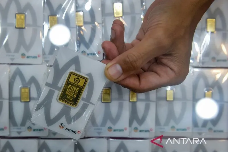 Harga Emas Antam Terus Turun, Kini Rp2.878.000 per Gram
