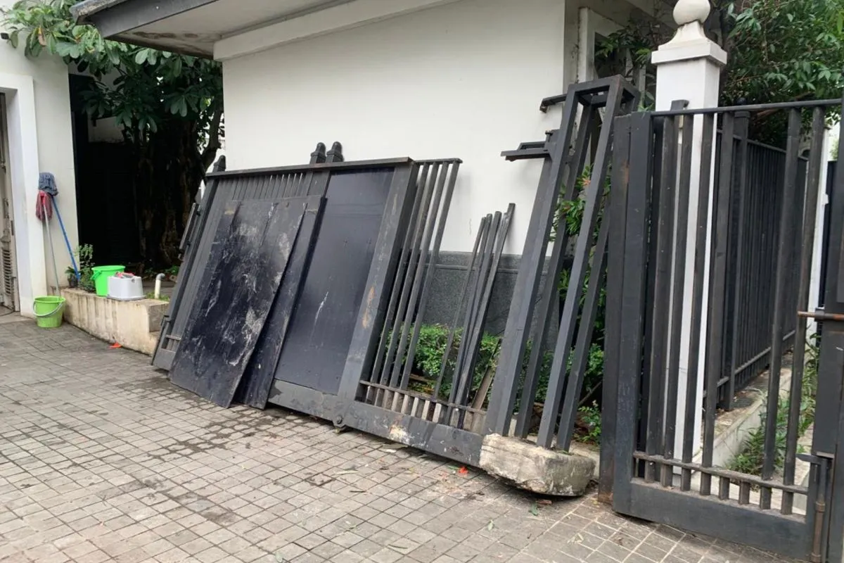 Pengemudi yang Menabrak Pagar Rumah JK Diwajibkan Ganti Rugi Rp25 Juta