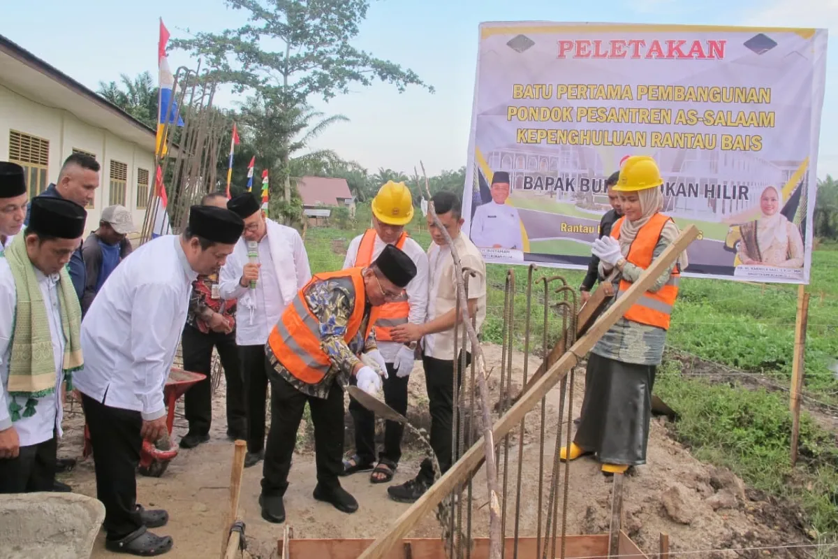 Bupati Rohil Resmikan Pembangunan Ponpes As Salaam untuk Pendidikan Keagamaan