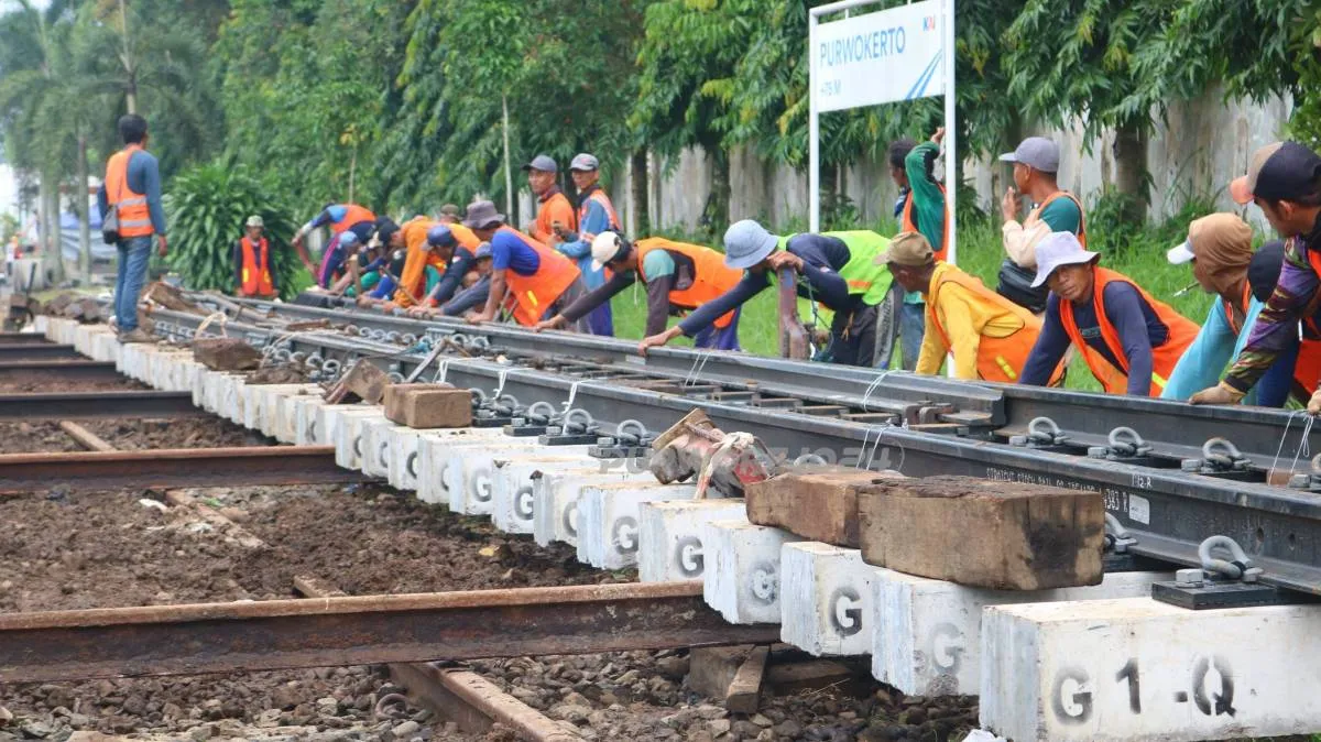 PT Kereta Api Indonesia Siapkan Prasarana untuk Angkutan Lebaran 2026