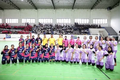 Kapolda Maluku Tekankan Sportivitas dalam Pertandingan Voli Bhayangkari dan Polwan