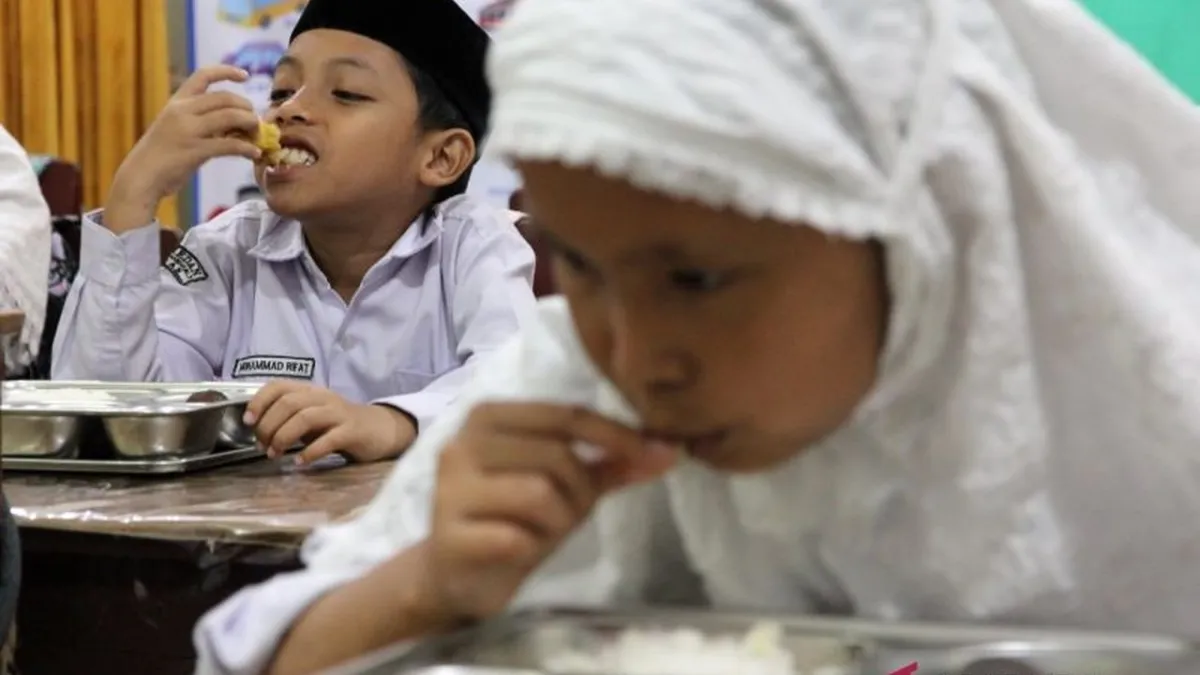 Program Makan Bergizi Gratis Sebagai Solusi Nutrisi Anak di Tengah Krisis Ekonomi