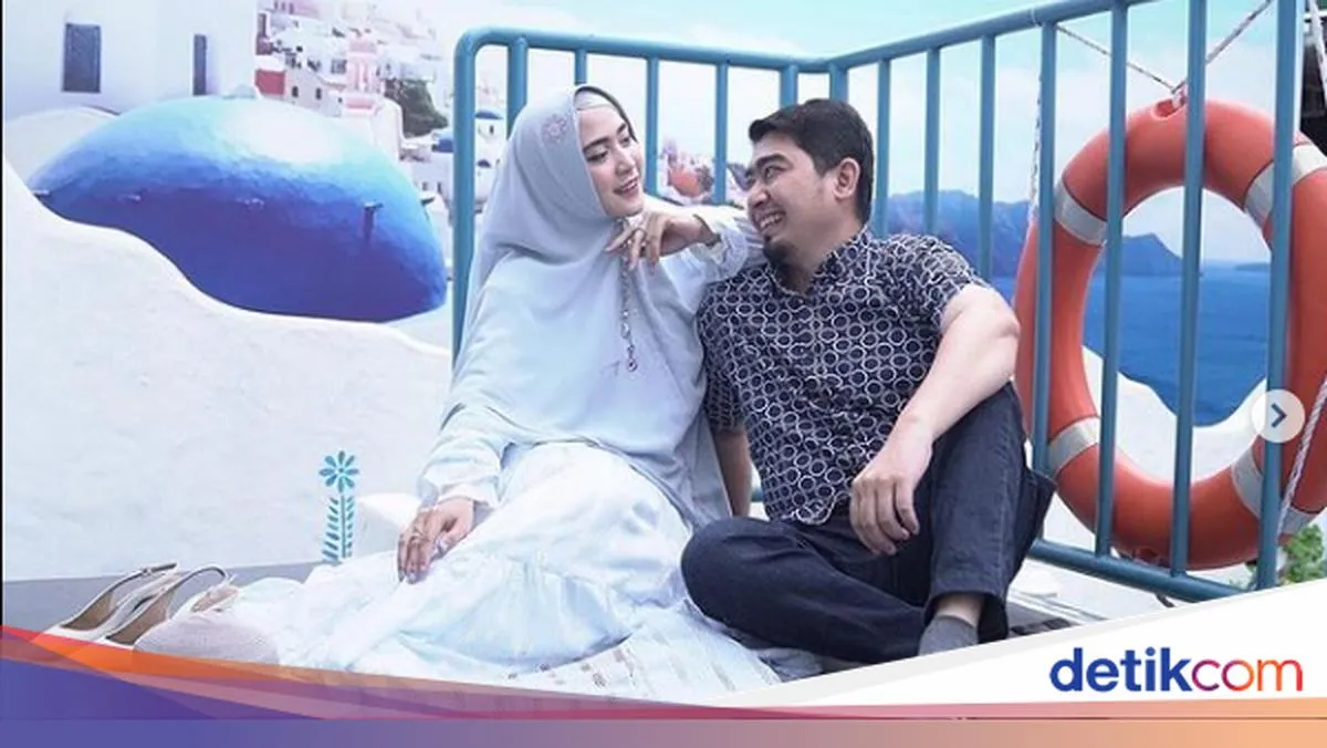 Ustaz Solmed dan Istri Terapkan Pola Asuh Dialogis Saat Anak di Pesantren