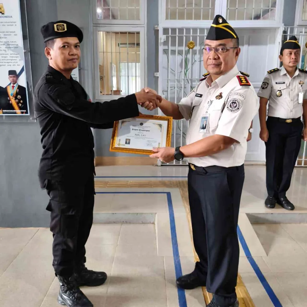 Rutan Kelas I Makassar Berikan Penghargaan Pegawai Teladan Januari 2026