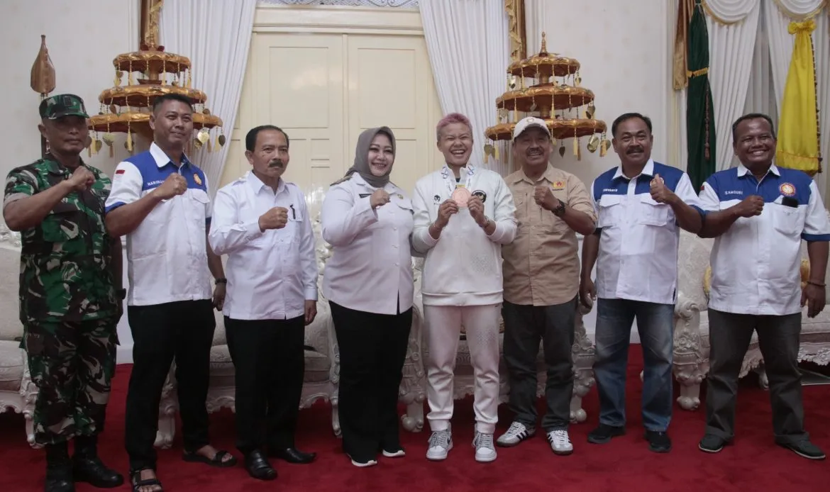 Bupati Ponorogo Beri Apresiasi kepada Steefanny, Peraih Medali Perunggu SEA Games