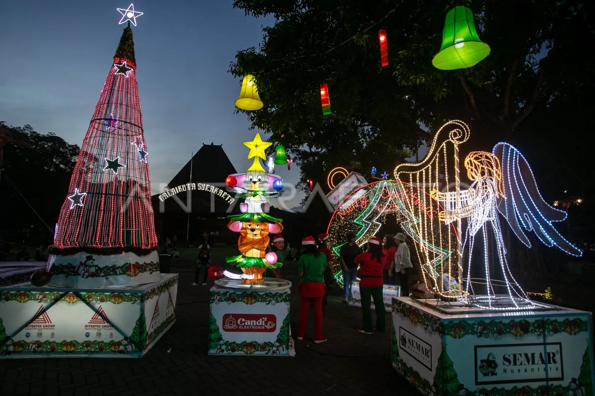 Lampion Natal Hiasi Balai Kota Solo Sambut Hari Natal 2025