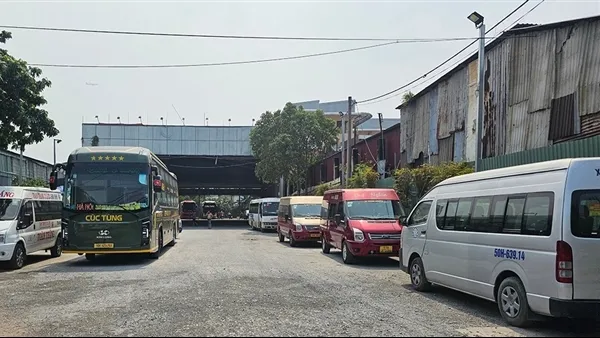 Kendaraan Kontrak Ilegal Marak, Kepolisian Desak Penertiban Transportasi di Ho Chi Minh