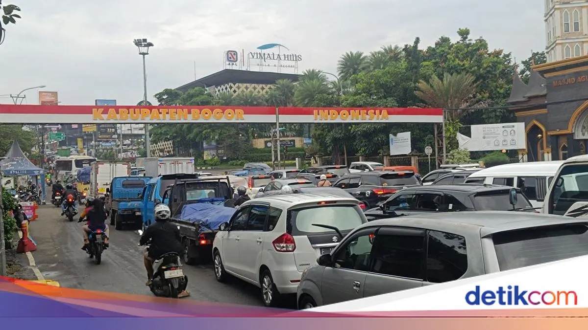 Kepadatan Lalu Lintas Menuju Puncak Bogor Saat Libur Imlek