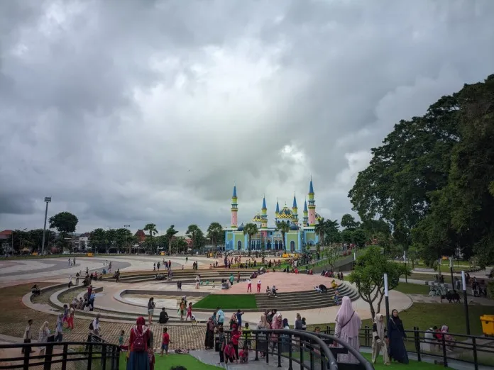 Menata Ruang Publik Alun-Alun Tuban: Antara Keindahan dan Kehidupan Sosial