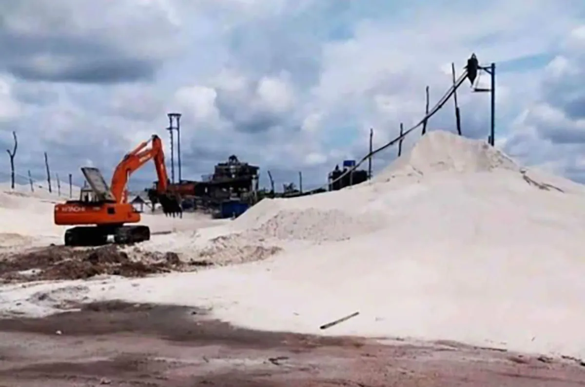 Pemerintah Tarik Kembali Izin Tambang Pasir Kuarsa untuk Perbaikan Tata Kelola