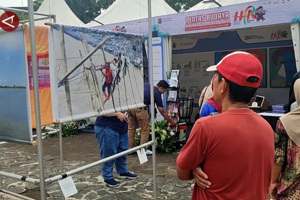 Pameran Foto Jurnalistik ANTARA Sambut Hari Pers Nasional di Serang