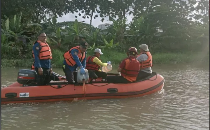 Pemkot Tangerang Salurkan 1.500 Liter Ekoenzym untuk Sungai Cisadane