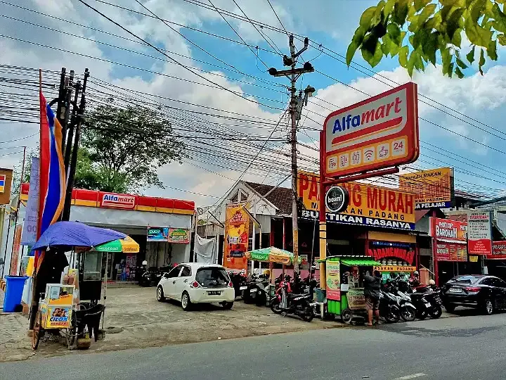Kinerja Fundamental AMRT Stabil, Saham Masih di Bawah Nilai Wajar