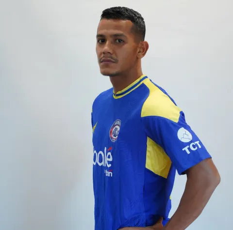 Arema FC Resmi Perkenalkan Leo Guntara sebagai Bek Kiri Baru
