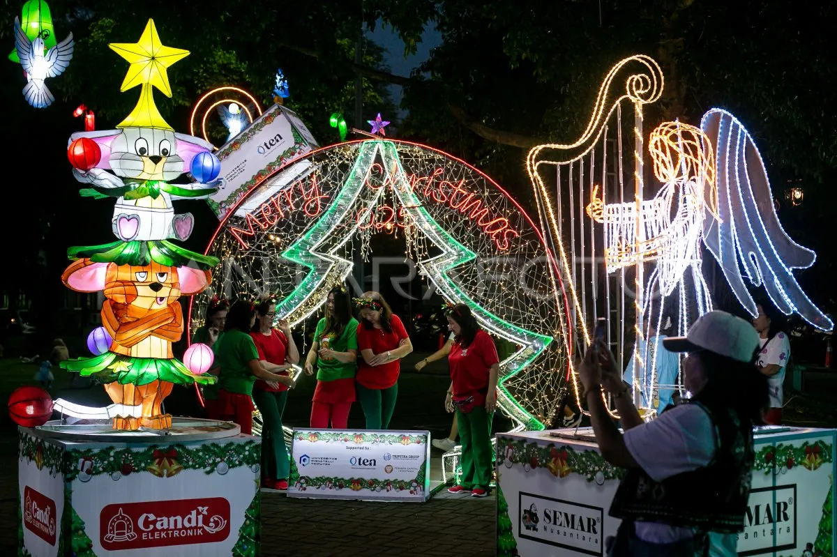Lampion Natal Hiasi Balai Kota Solo Menyambut Hari Natal 2025