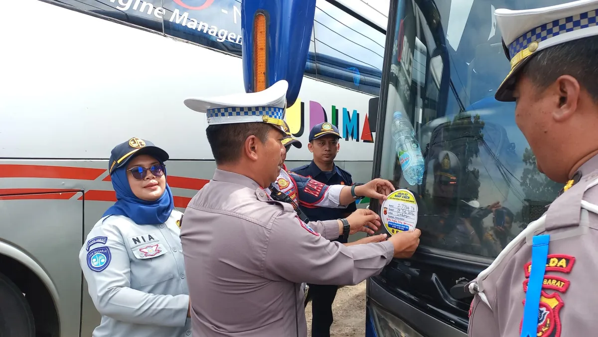 Polres Garut Gelar Ramp Check dan Pemeriksaan Kesehatan Sopir Bus di Operasi Keselamatan Lodaya 2026