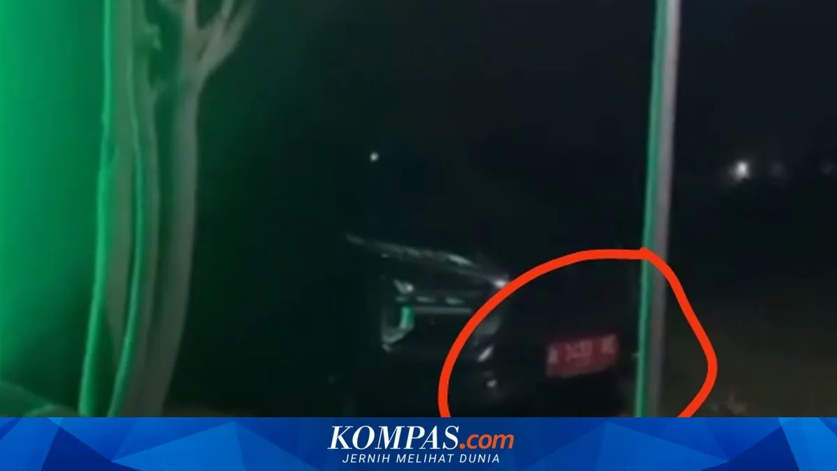 Mobil Pelat Merah Terparkir di Karaoke, Pemdes Sebut untuk Antar Warga Sakit