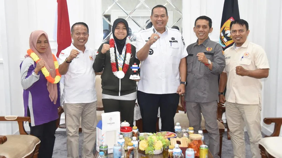 Yota Balad Berikan Beasiswa dan Apresiasi kepada Zikrha Dwi Putri Usai Raih Perak di SEA Games 2025